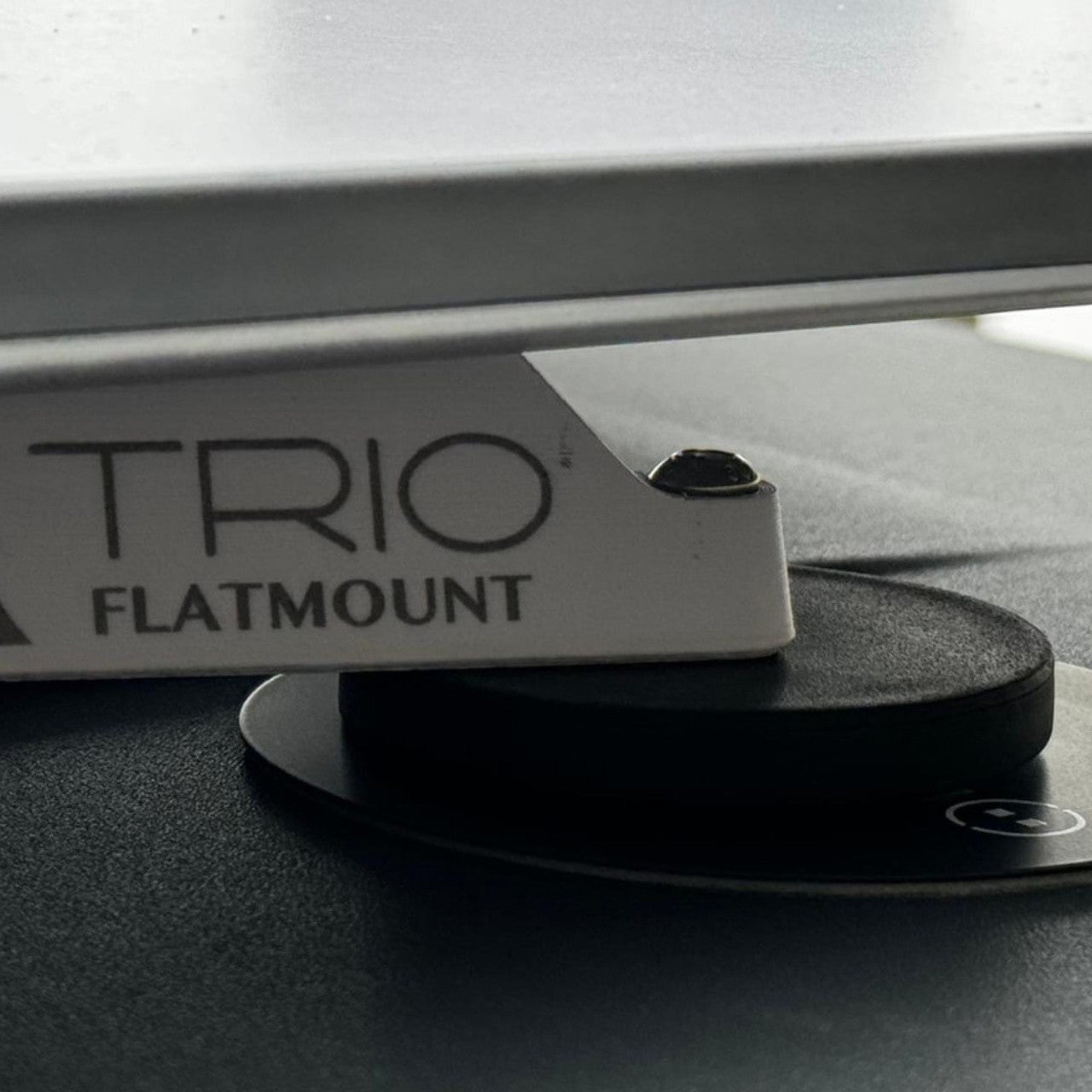 TRIO Starlink GEN 3 White Flatmount and Rubber Coated Magnets Pack